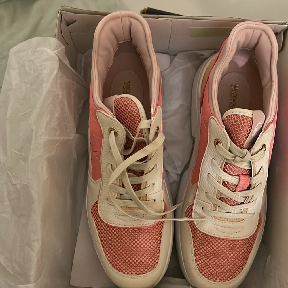 Powder pink & cream platform athletic trainer
sneaker w/ faux Gold MK plate - Picture 5 of 14